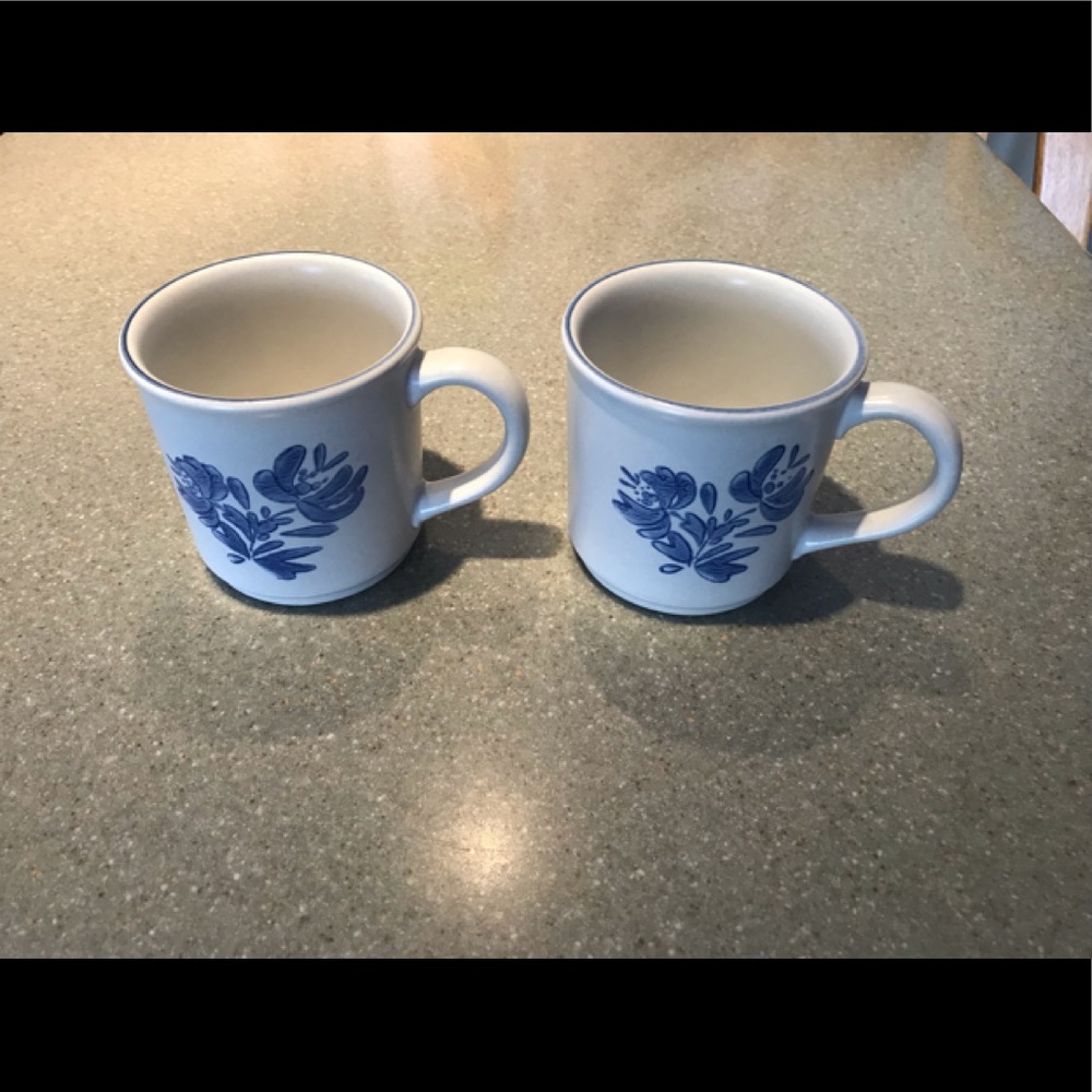 COPY - PFALTZGRAFF Yorktowne Pattern Four 10 oz Mugs. Excellent Condition.
